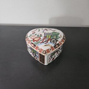 Vintage Japanese Imari Style Heart Shaped Trinket Box